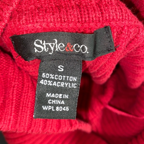 Red sweater - Picture 3 of 3